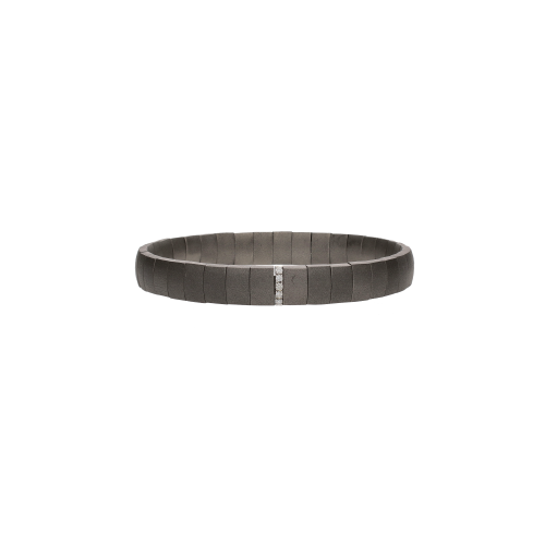 Accedi al prodotto correlato Mano | J . BRACCIALE ELASTICA IN TITANIO CON UN MODULO IN ORO BIANCO E DIAMANTI - SPRBRBOMTOBWBRBIG_M - SPRBRBOMTOBWBRBIG_M