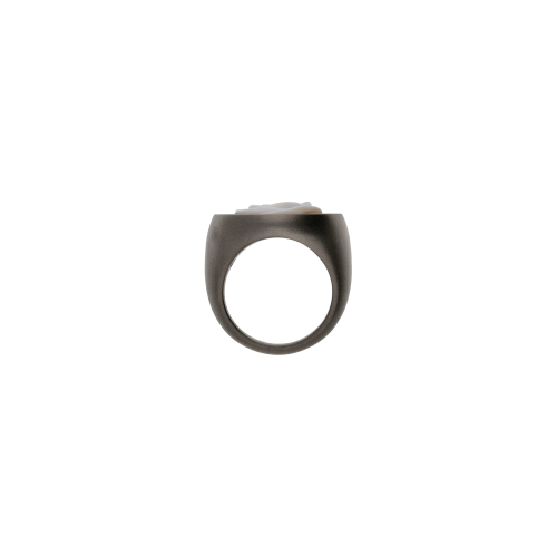 Accedi alla scheda di Mano | J . ANELLO CAMEO IN TITANIO SABBIATO FINE CON DIAMANTI VERDI E CAMMEO ROSA - SAN9RDVE