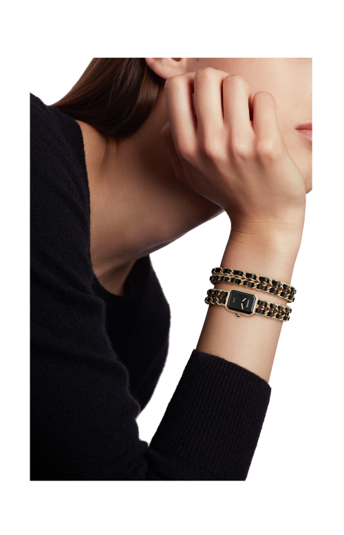 Accedi al prodotto correlato Chanel PREMI&Egrave;RE CATENA ICONICA DOPPIO GIRO - H10332