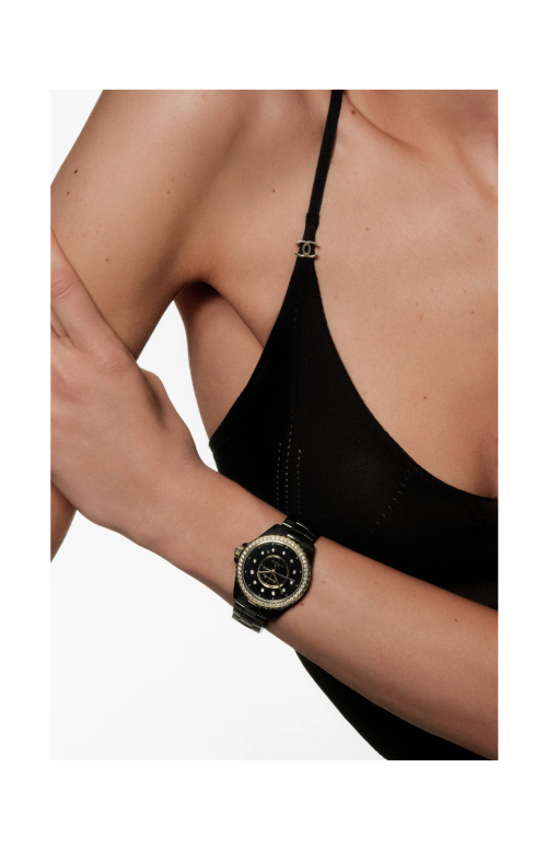 Accedi alla scheda di Chanel J12 CON LUNETTA DI DIAMANTI CALIBRO 12.1, 38 MM - H9837