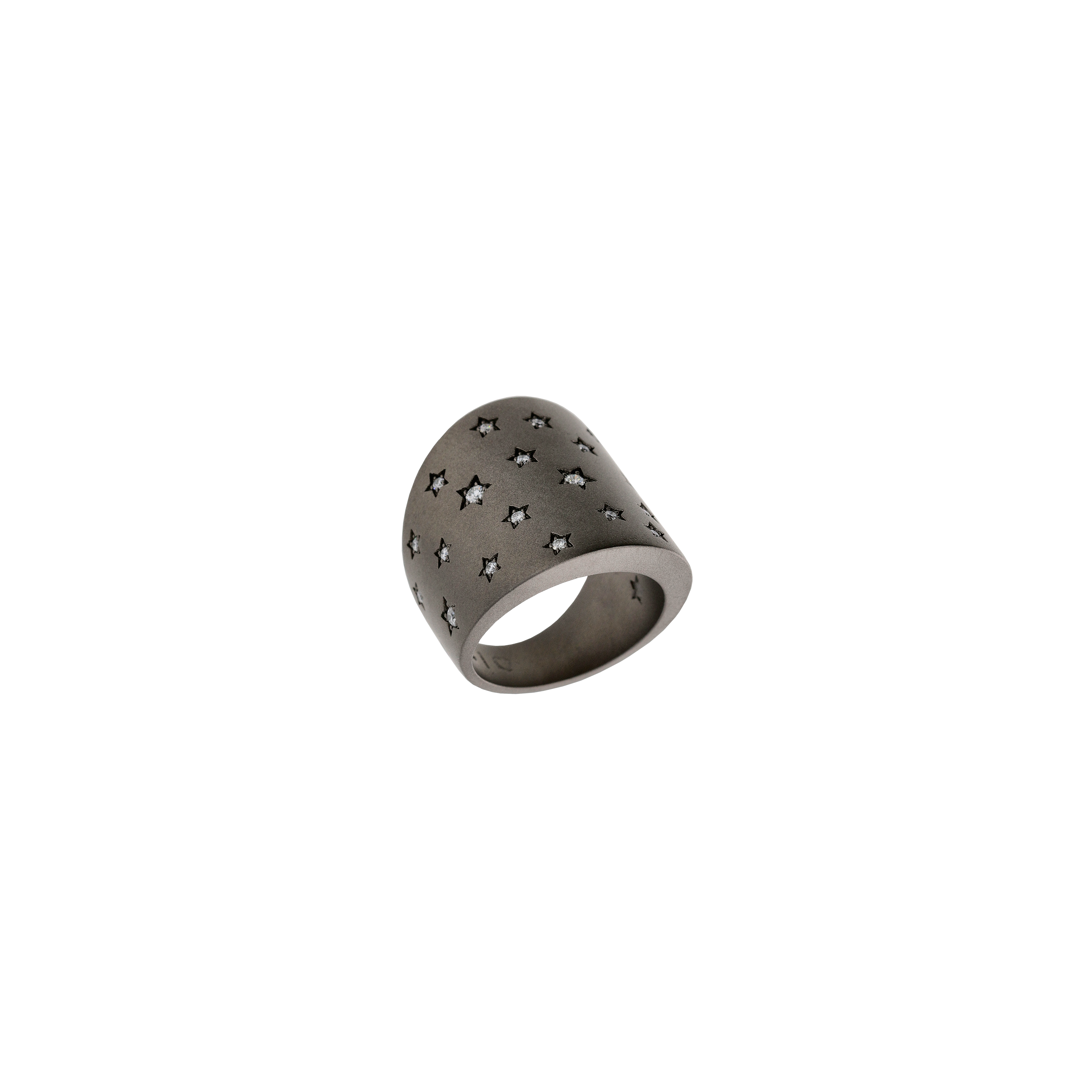Mano | J . | ANELLO A FASCIONE PIATTO IN TITANIO SABBIATO E DIAMANTI - SAN8DWH29 (1)